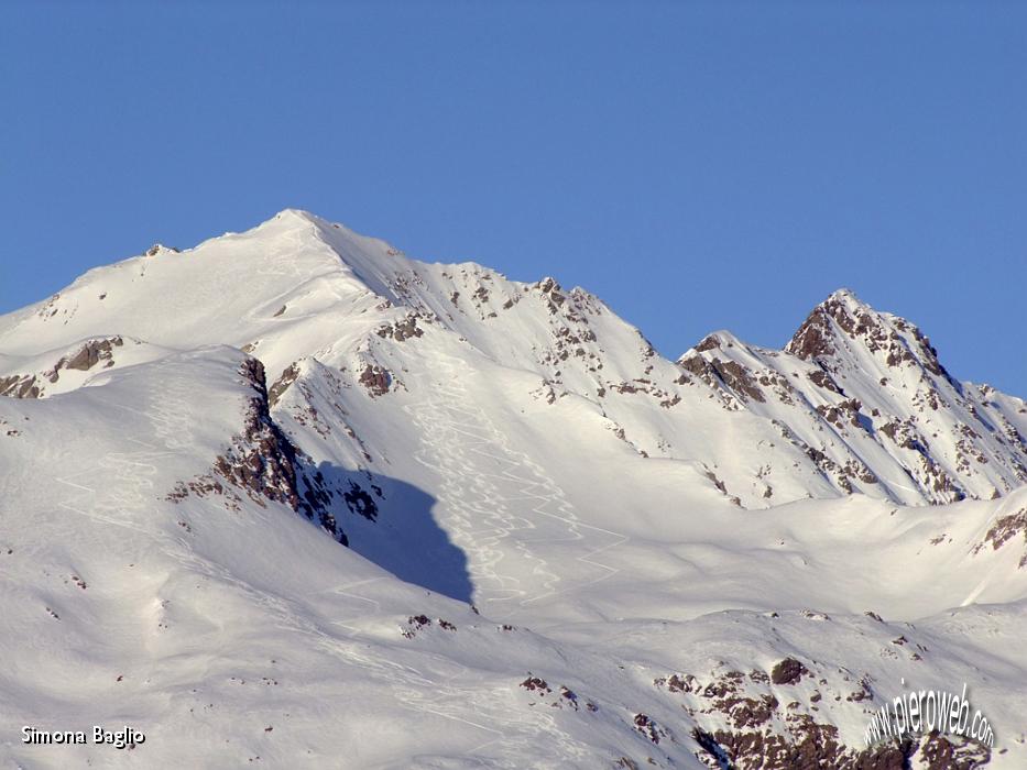 08 Tre Confini e Gleno con tracce di scialpinisti.jpg
